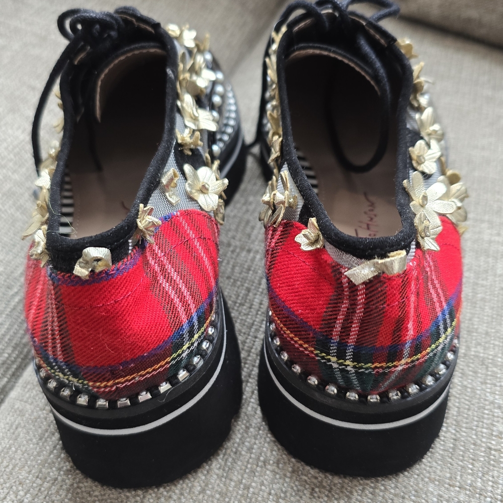 Excellent Used Condition Betsey Johnson Skyyla Embellished Oxfords Size 6M - Picture 3 of 3